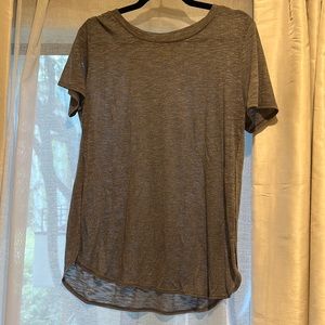Dolphin hem gray short sleeve T with side slits size L